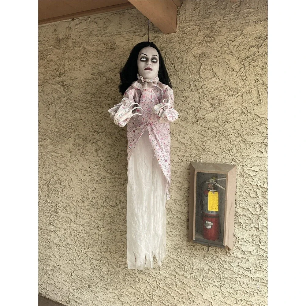 Animatronic Doll Crawling Woman w/ Red Flashing Eyes Halloween Theater Props,